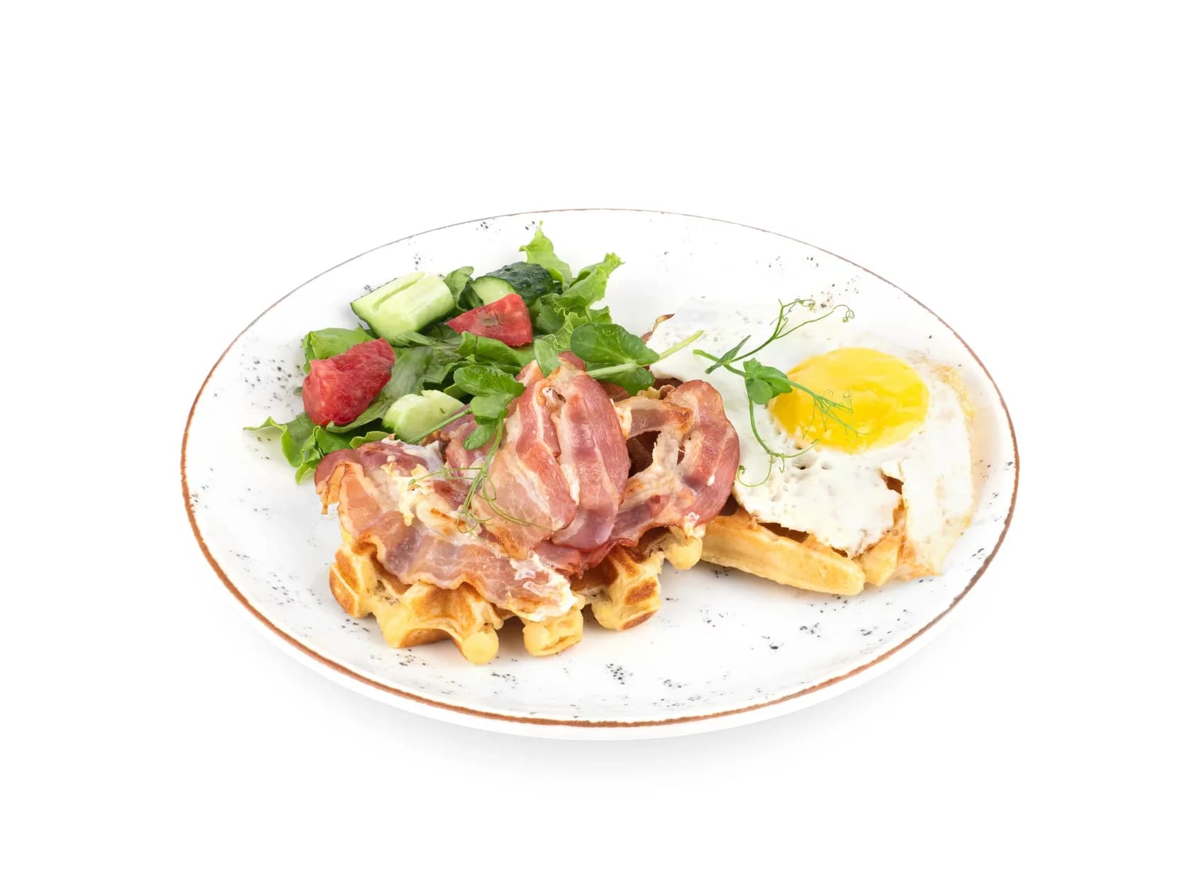 картофельные с беконом и яйцом