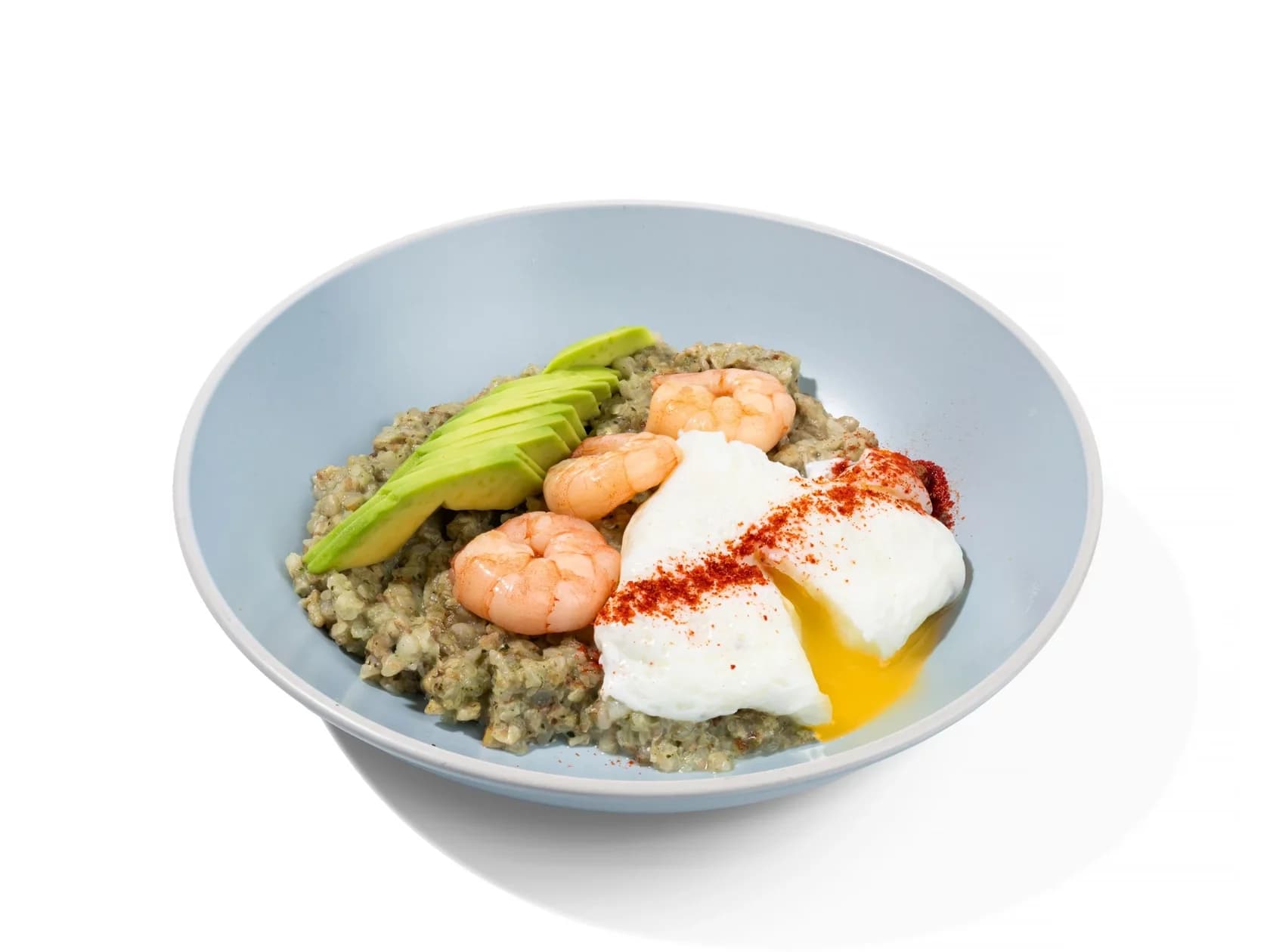 зеленая гречка с креветками и яйцом пашот